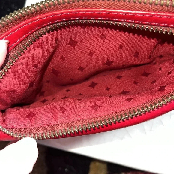 Fossil Women’s Red Leather Wallet 5 Cash Slots 9 Credit Card Slots ID Holder - Picture 10 of 16